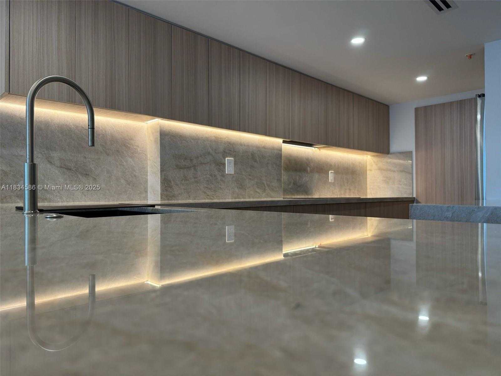 Small Image of 1717 NORTH BAYSHORE DR #A-2539, Miami Number 16
