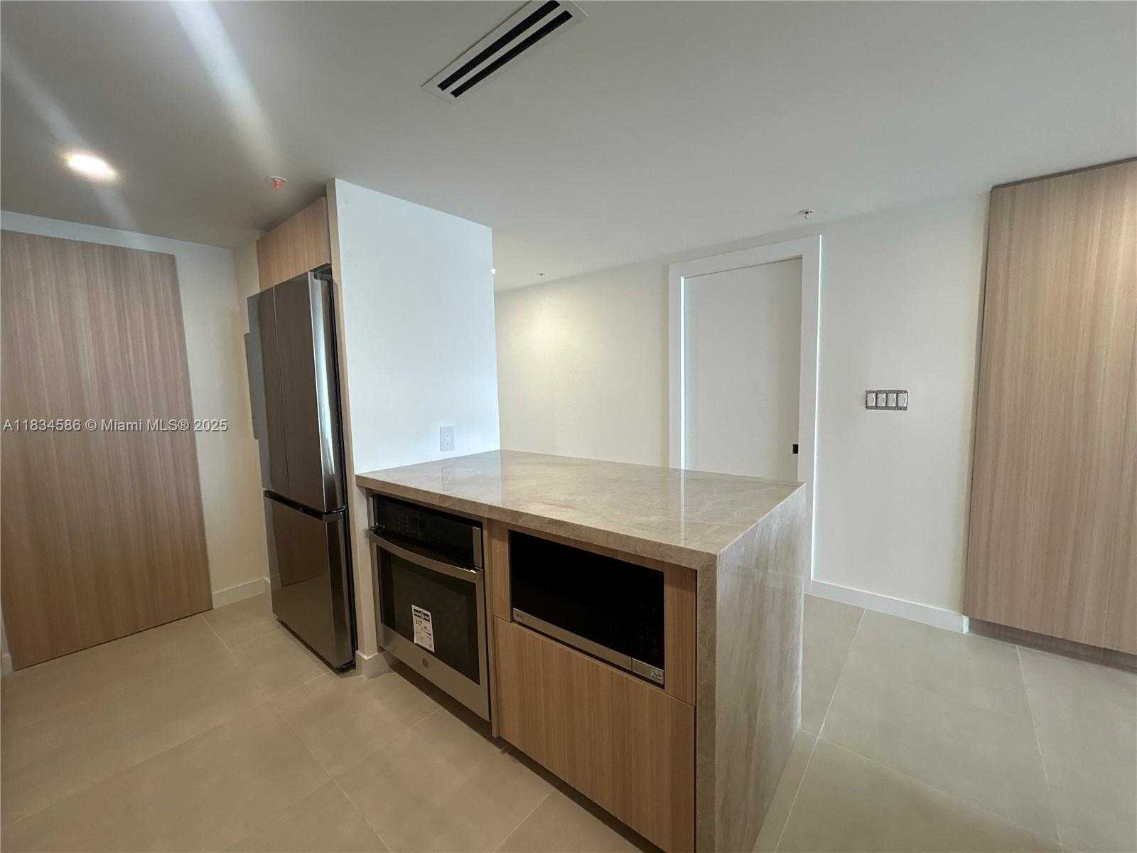 Small Image of 1717 NORTH BAYSHORE DR #A-2539, Miami Number 3