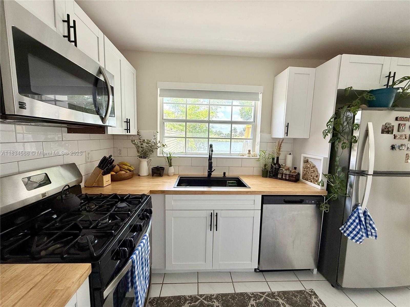 Small Image of 16262 SOUTH WEST 139TH CT #16262, Miami Number 12