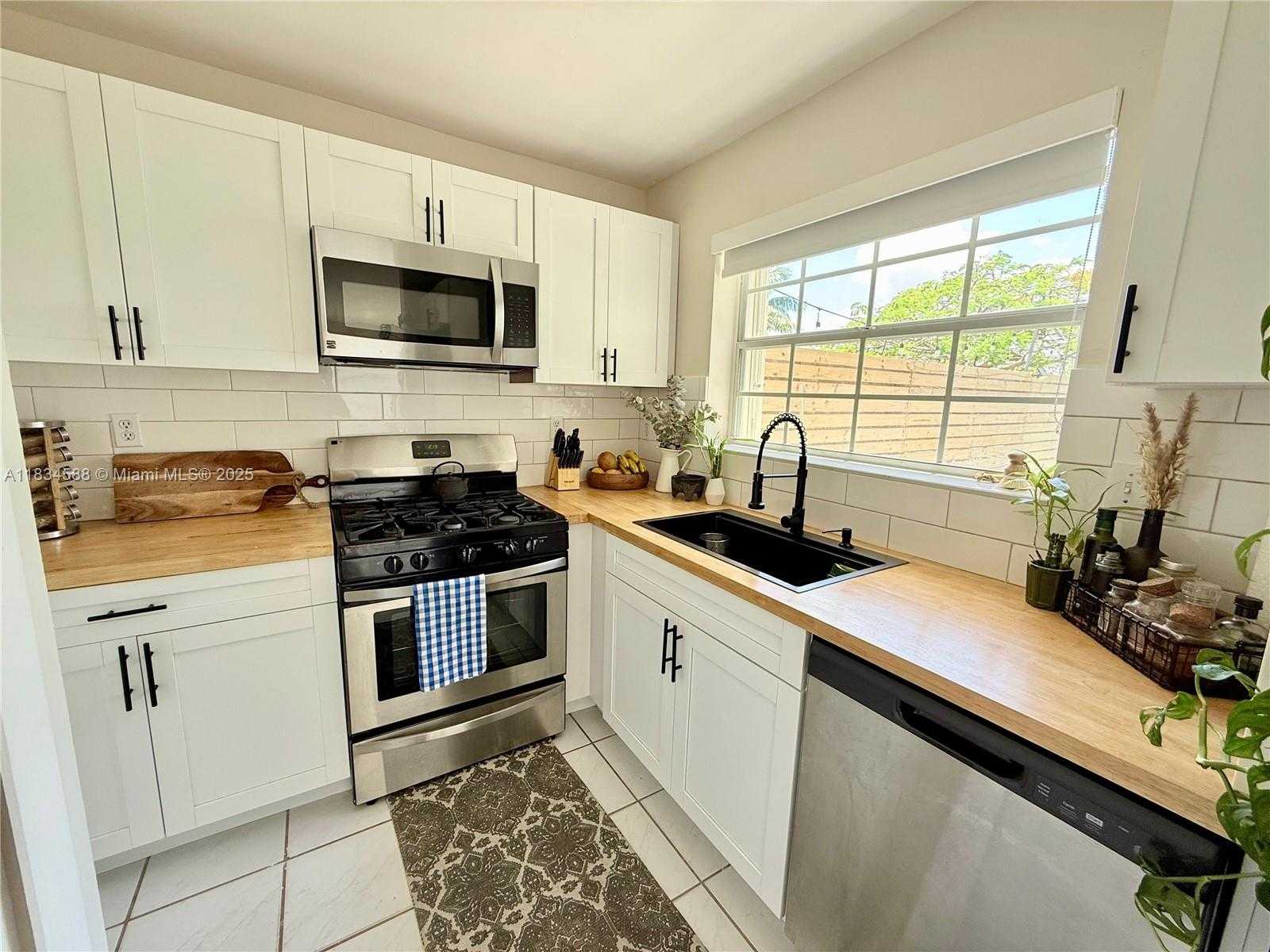 Small Image of 16262 SOUTH WEST 139TH CT #16262, Miami Number 13