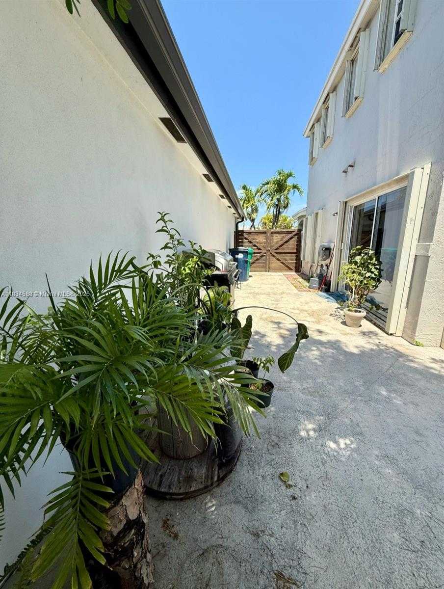 Small Image of 16262 SOUTH WEST 139TH CT #16262, Miami Number 24