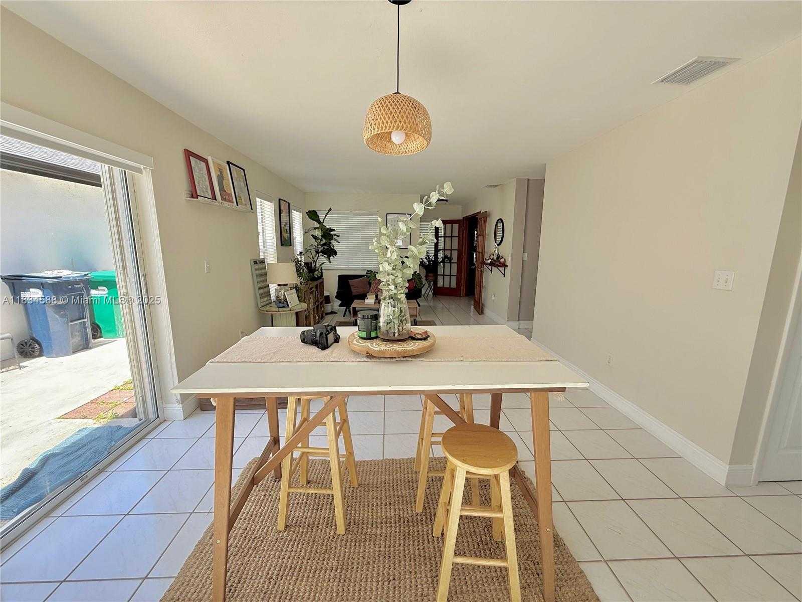 Small Image of 16262 SOUTH WEST 139TH CT #16262, Miami Number 4