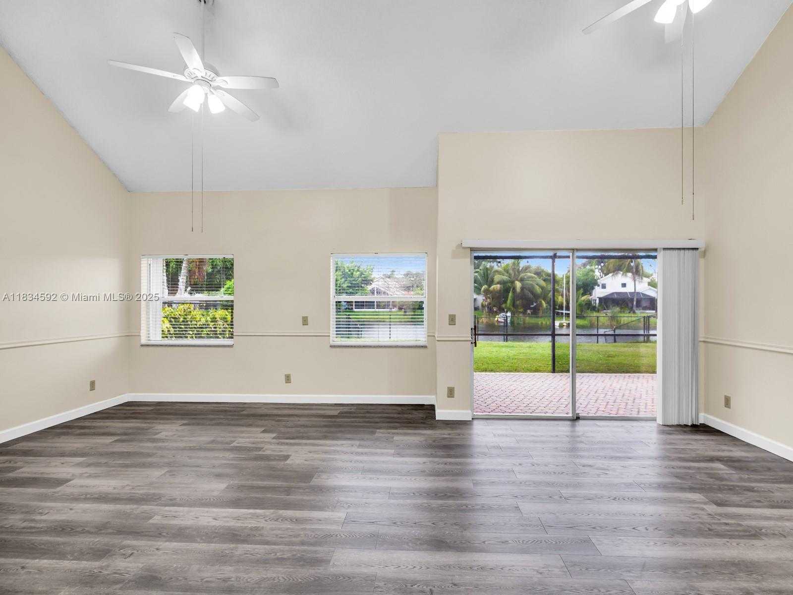Small Image of 2957 OAK PARK CIR #1, Davie Number 10
