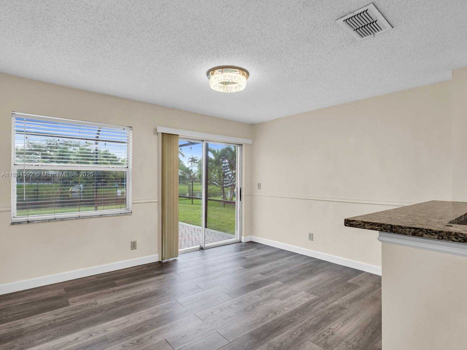 Small Image of 2957 OAK PARK CIR #1, Davie Number 17