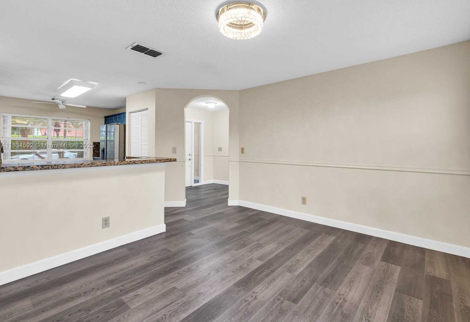 Small Image of 2957 OAK PARK CIR #1, Davie Number 18