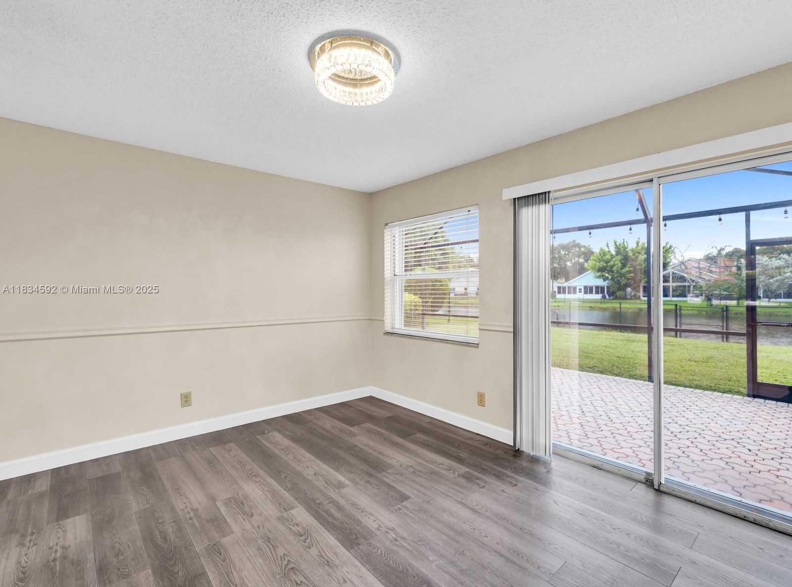 Small Image of 2957 OAK PARK CIR #1, Davie Number 19