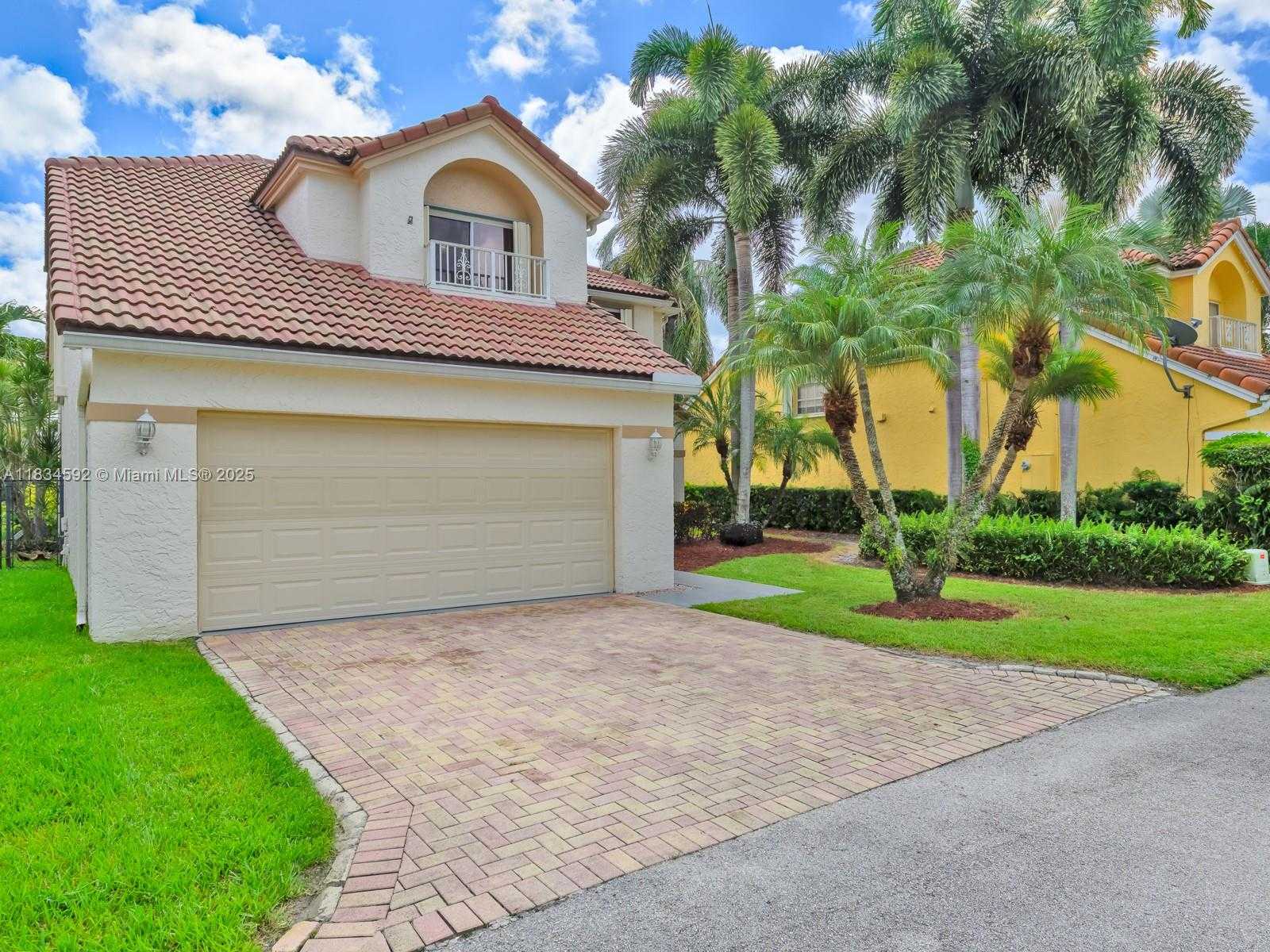 Small Image of 2957 OAK PARK CIR #1, Davie Number 2