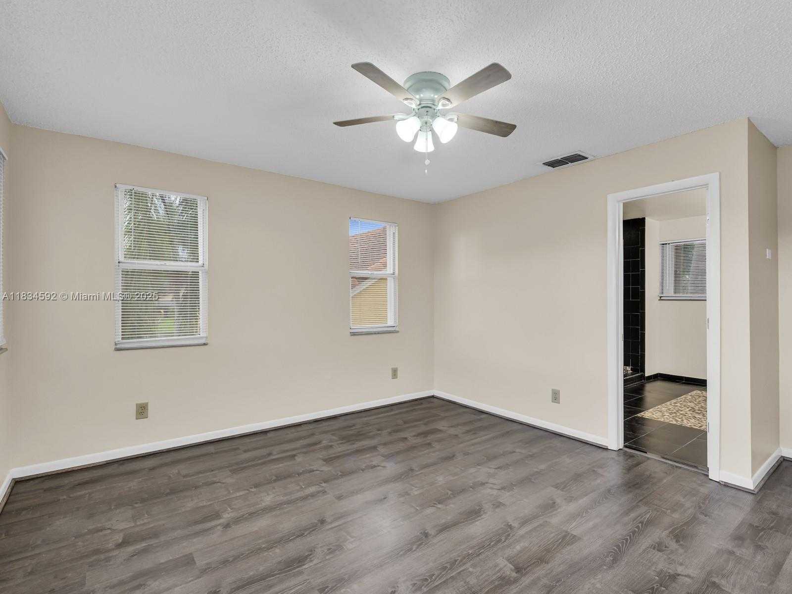 Small Image of 2957 OAK PARK CIR #1, Davie Number 22