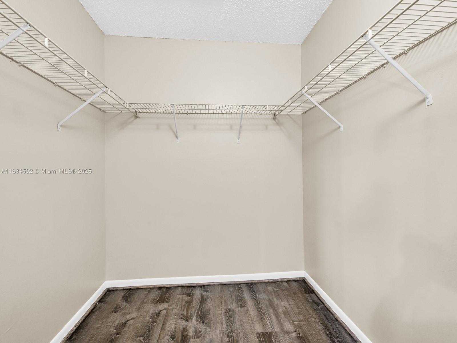 Small Image of 2957 OAK PARK CIR #1, Davie Number 23