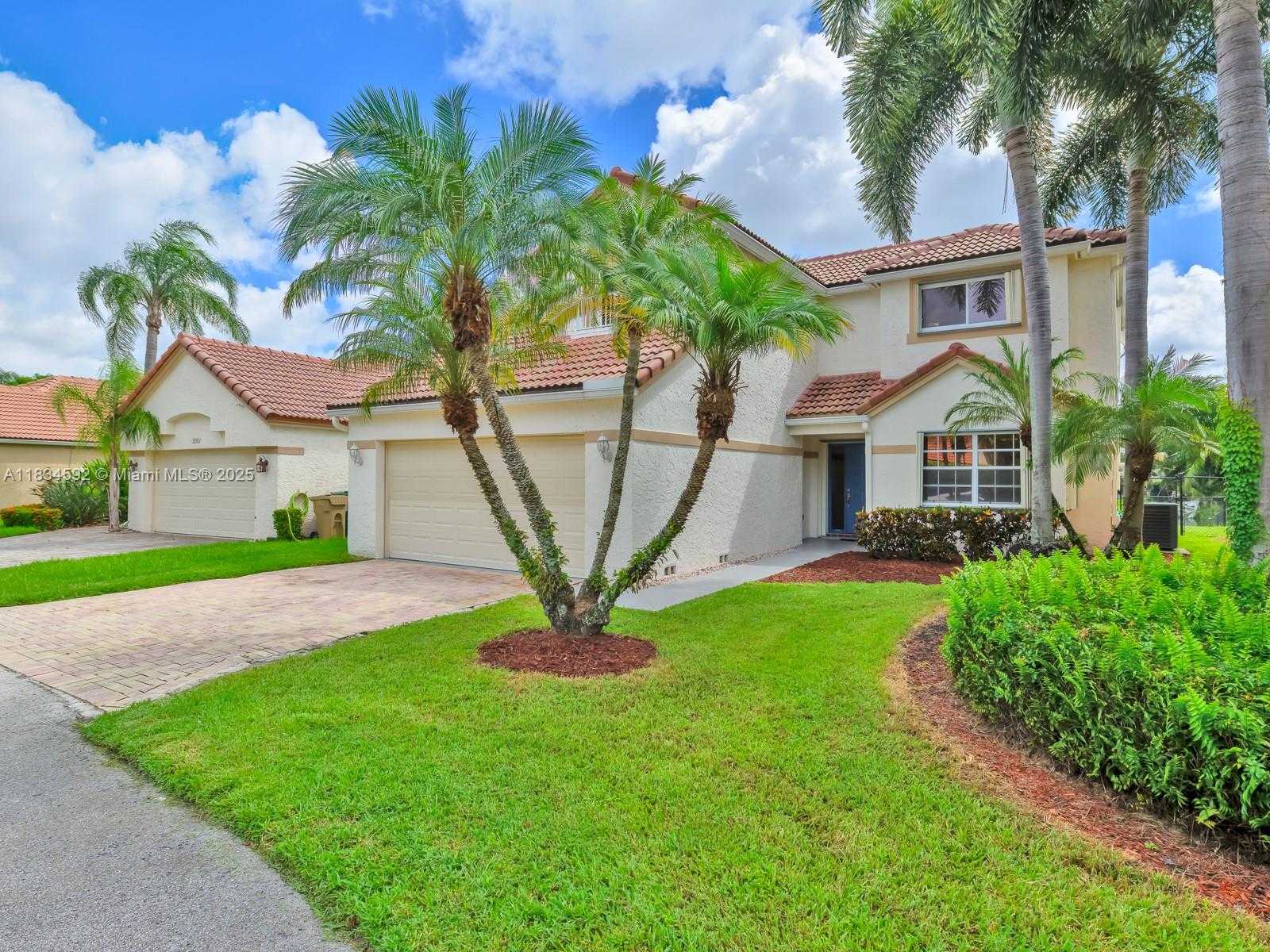Small Image of 2957 OAK PARK CIR #1, Davie Number 3