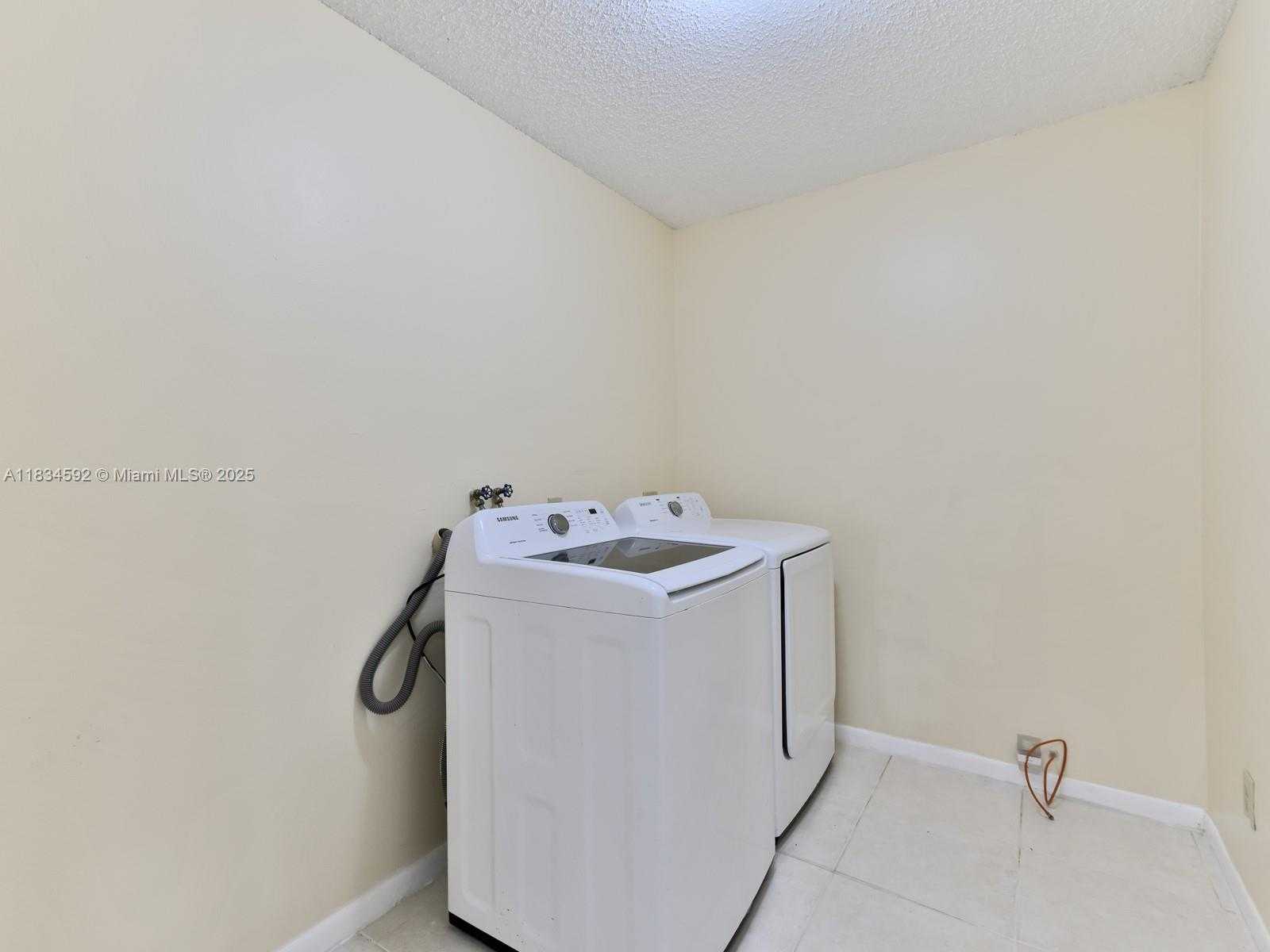 Small Image of 2957 OAK PARK CIR #1, Davie Number 32