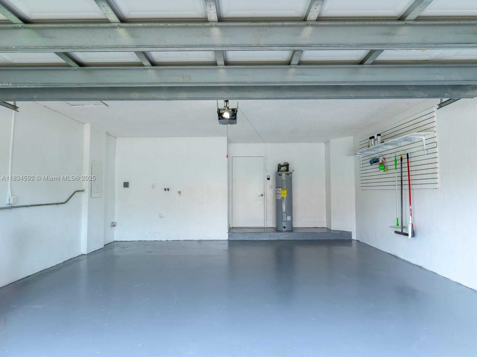 Small Image of 2957 OAK PARK CIR #1, Davie Number 33