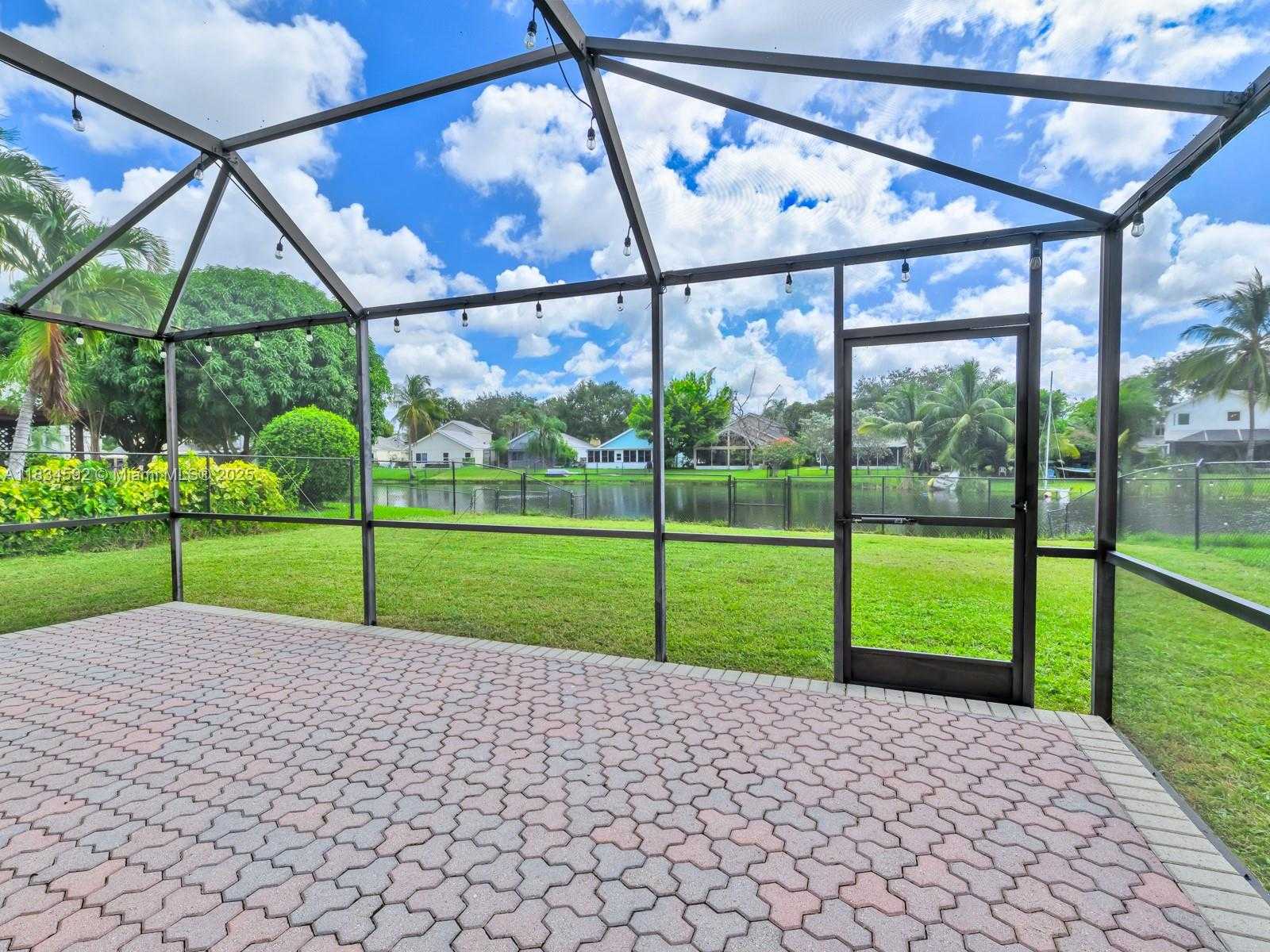 Small Image of 2957 OAK PARK CIR #1, Davie Number 34
