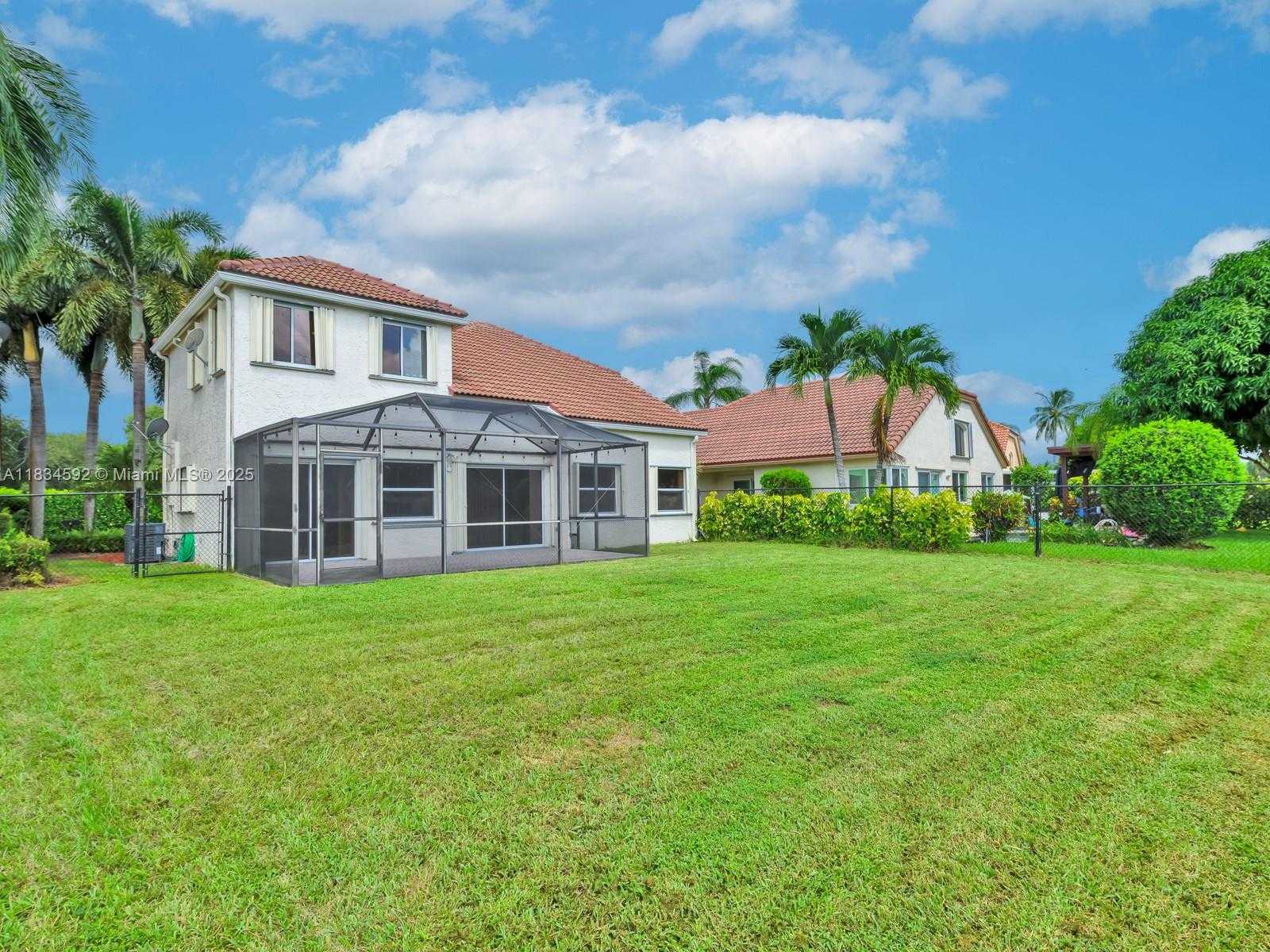 Small Image of 2957 OAK PARK CIR #1, Davie Number 35