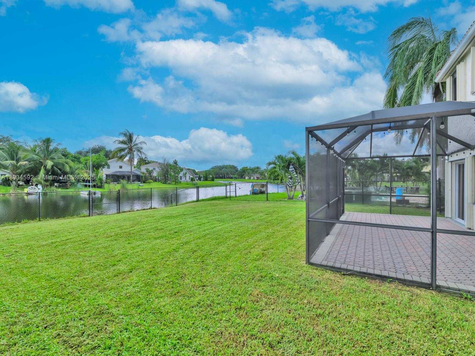 Small Image of 2957 OAK PARK CIR #1, Davie Number 38