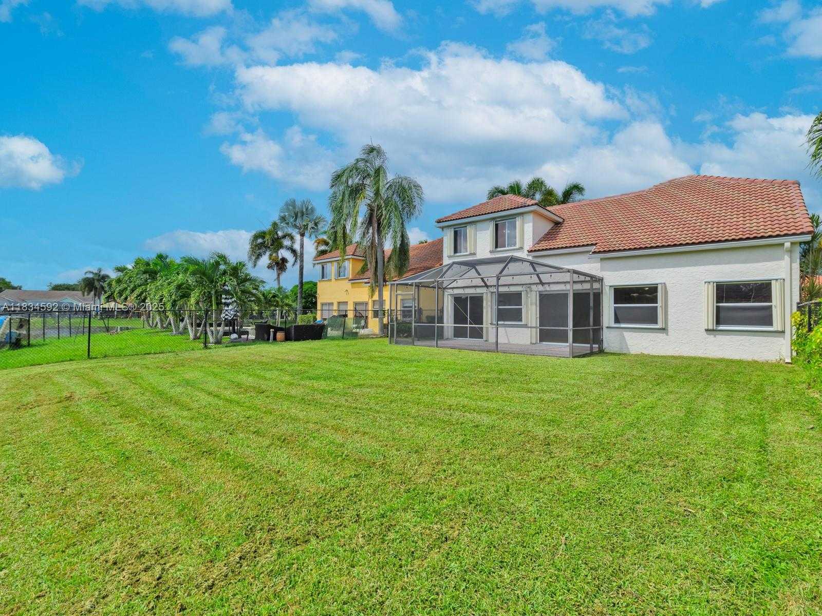 Small Image of 2957 OAK PARK CIR #1, Davie Number 39