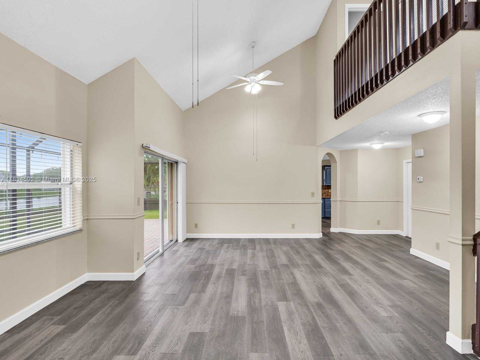 Small Image of 2957 OAK PARK CIR #1, Davie Number 9