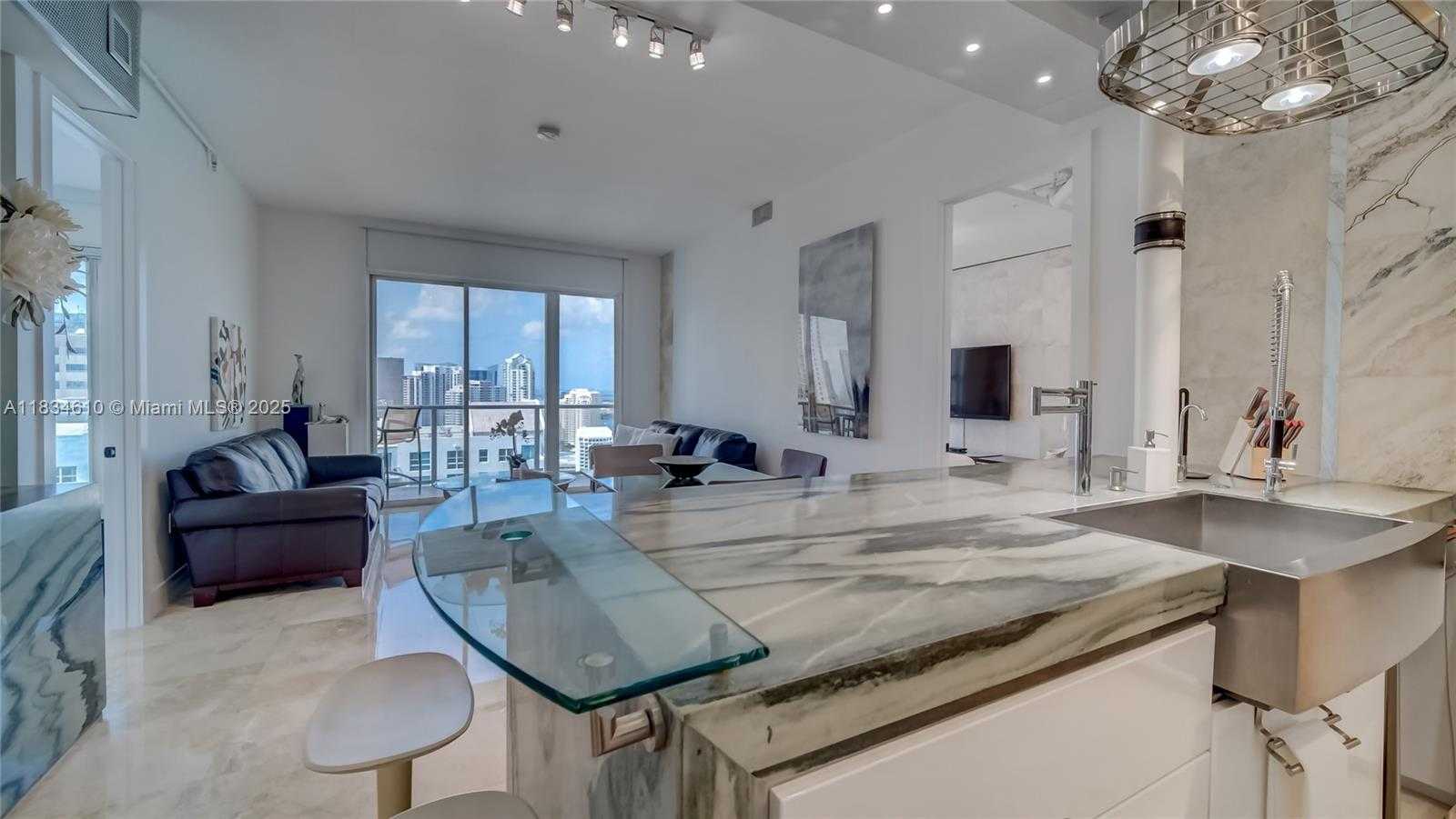 Small Image of 1155 BRICKELL BAY DR #PH 208, Miami Number 2
