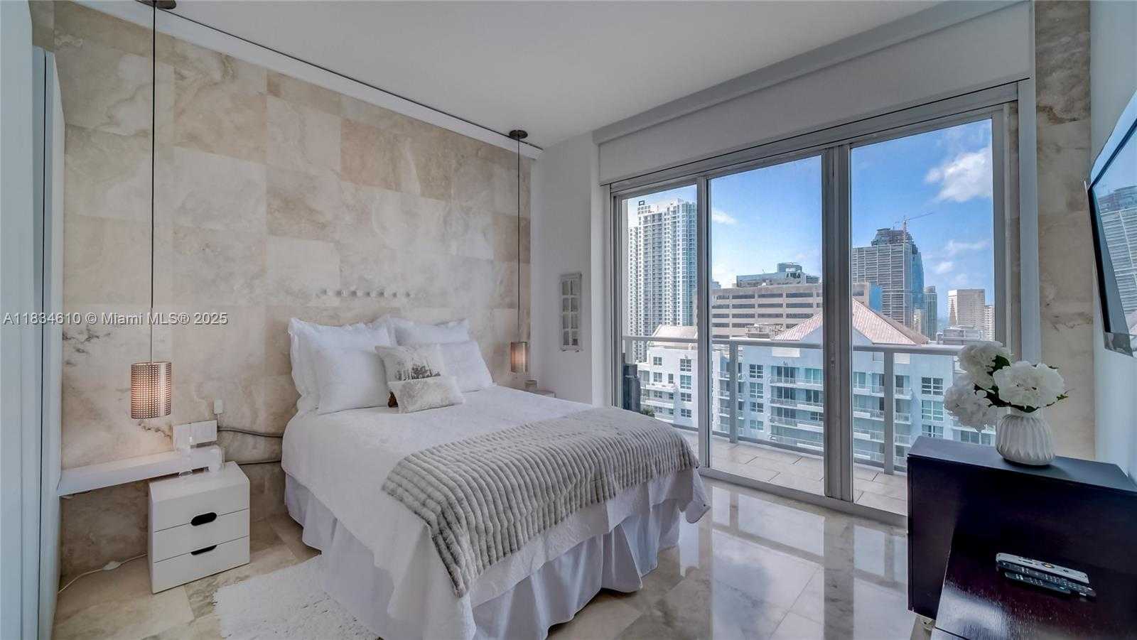 Small Image of 1155 BRICKELL BAY DR #PH 208, Miami Number 4