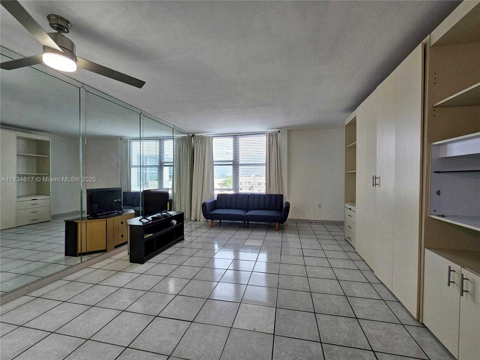 Small Image of 2899 COLLINS AVE #534, Miami Beach Number 2