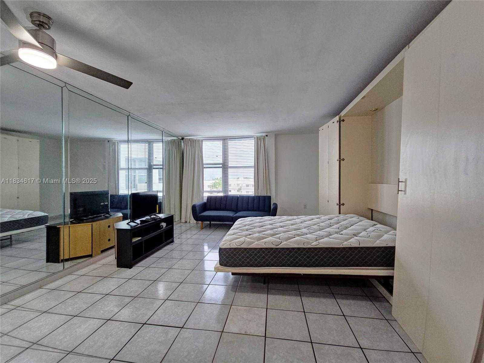 Small Image of 2899 COLLINS AVE #534, Miami Beach Number 3