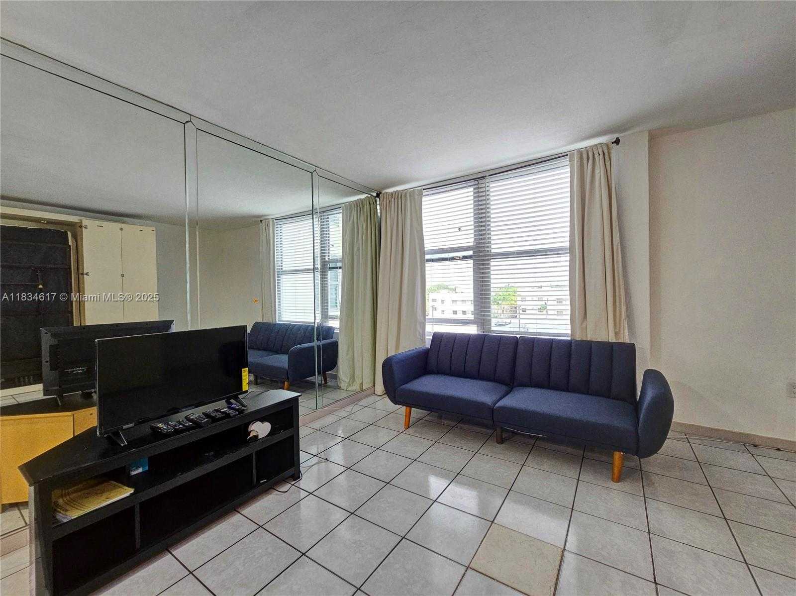 Small Image of 2899 COLLINS AVE #534, Miami Beach Number 4