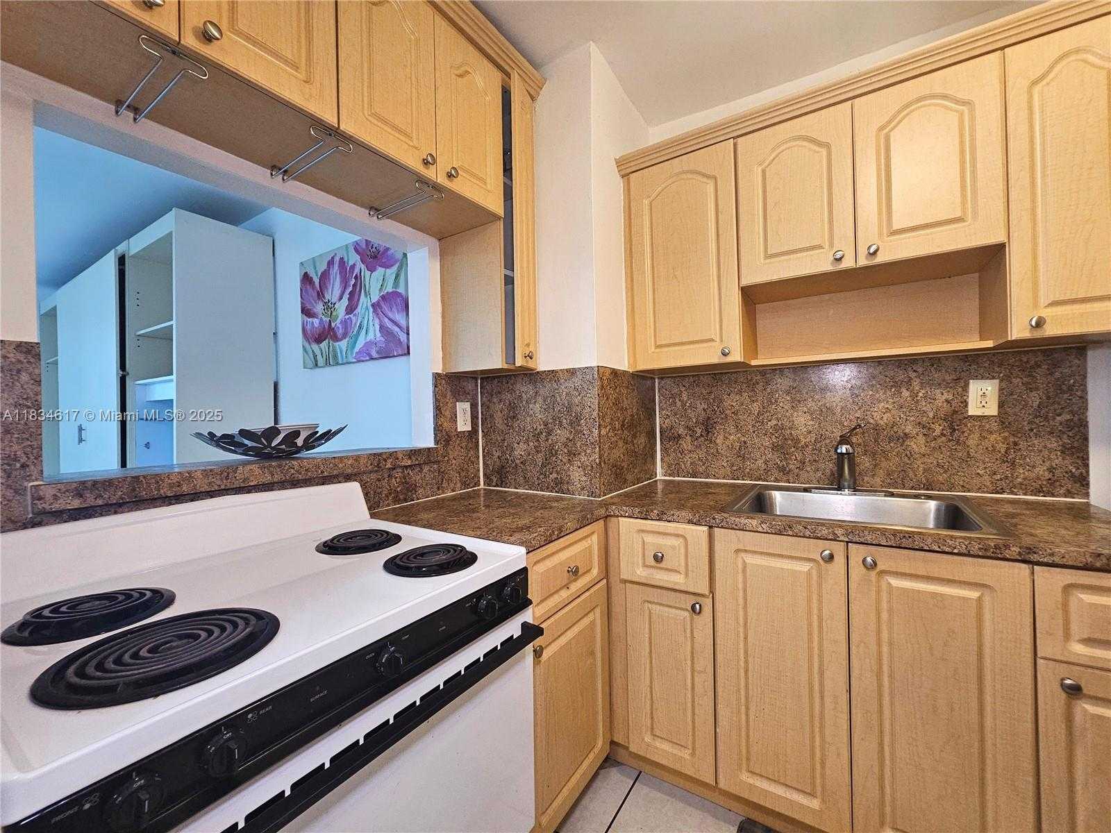 Small Image of 2899 COLLINS AVE #534, Miami Beach Number 7