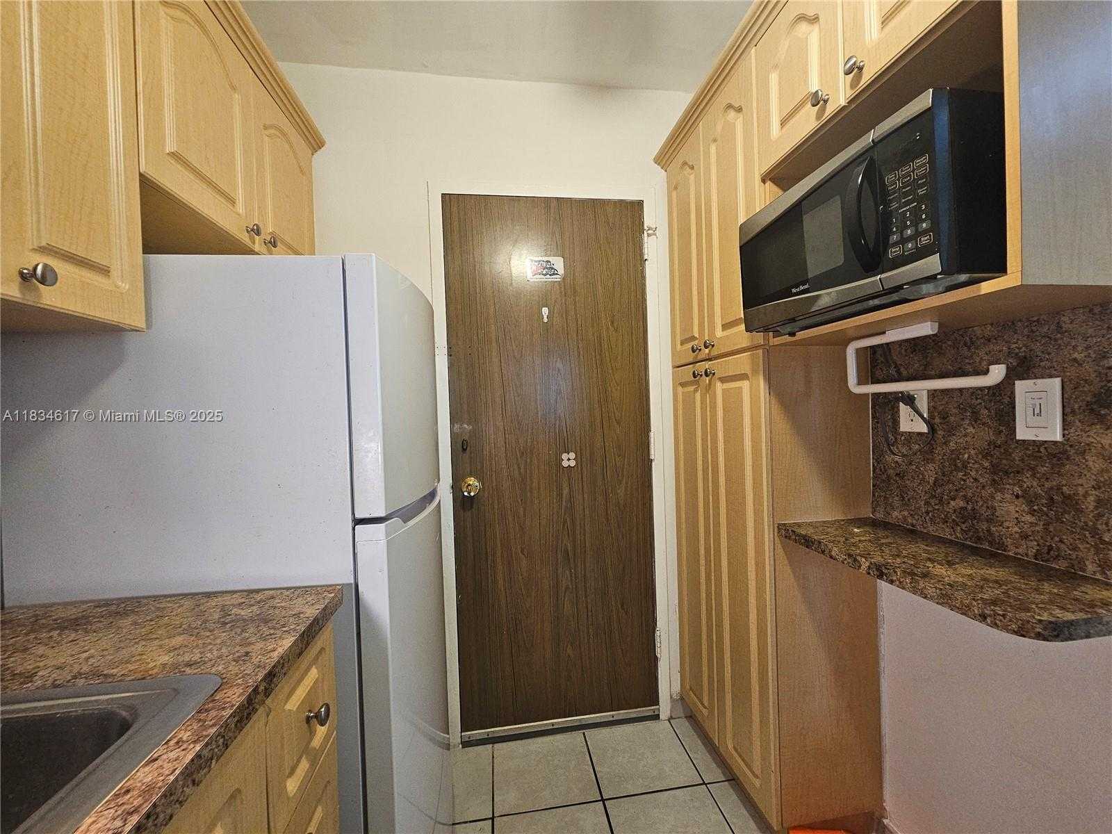 Small Image of 2899 COLLINS AVE #534, Miami Beach Number 8