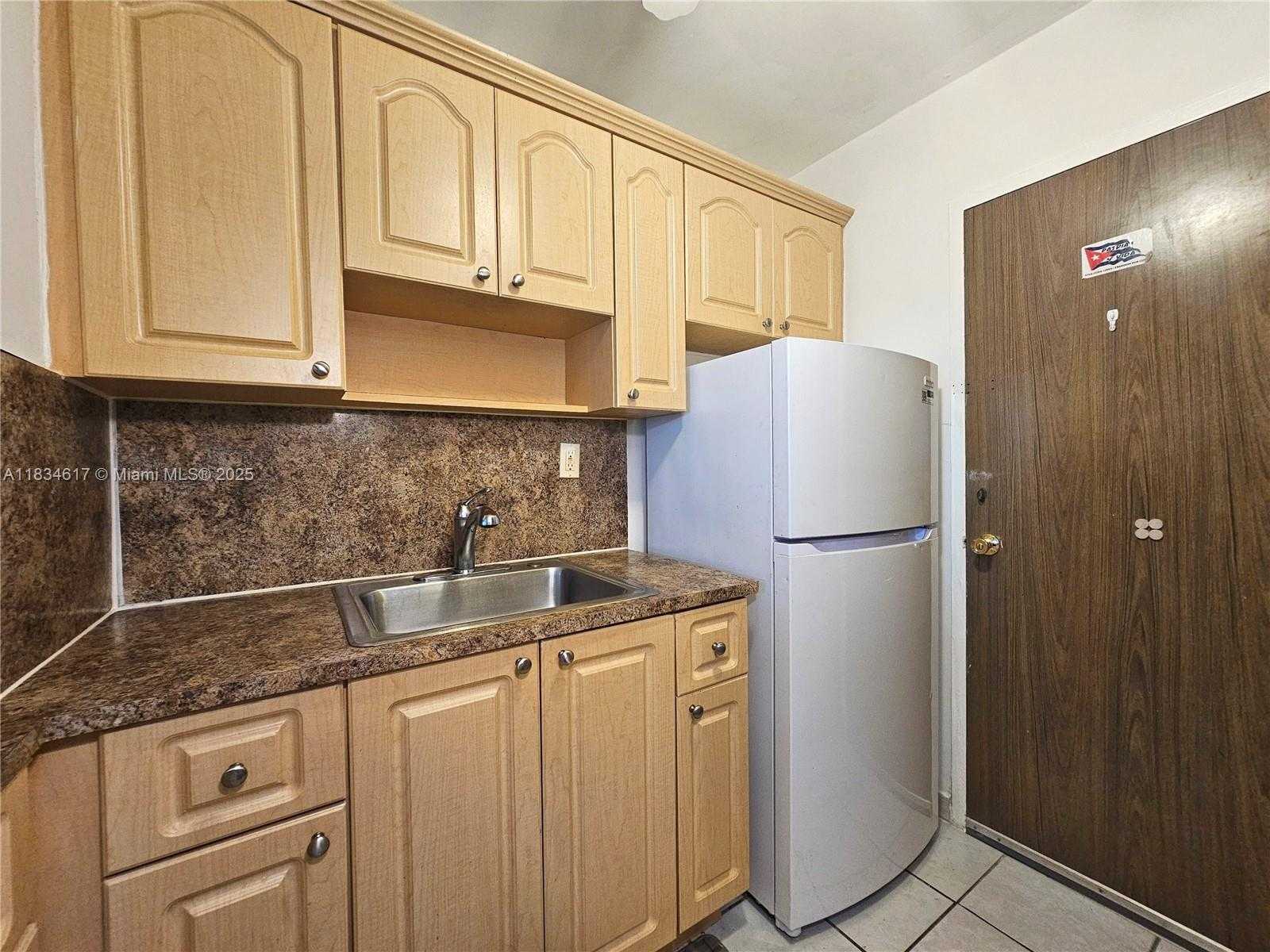 Small Image of 2899 COLLINS AVE #534, Miami Beach Number 9