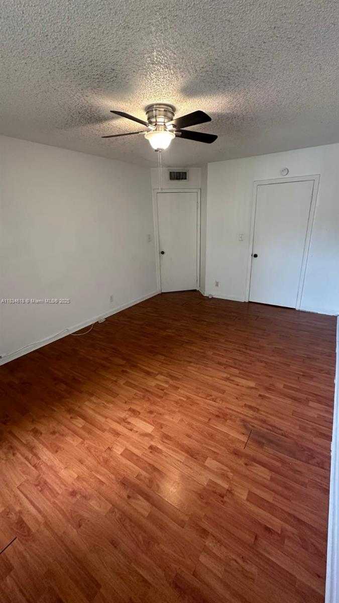 Small Image of 8290 LAKE DR #124, Doral Number 9
