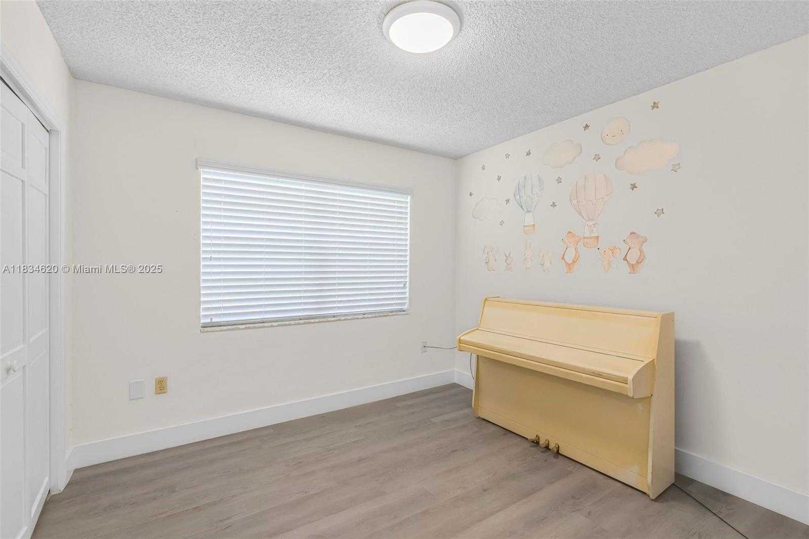 Small Image of 9075 SOUTH WEST 48TH TER, Miami Number 23