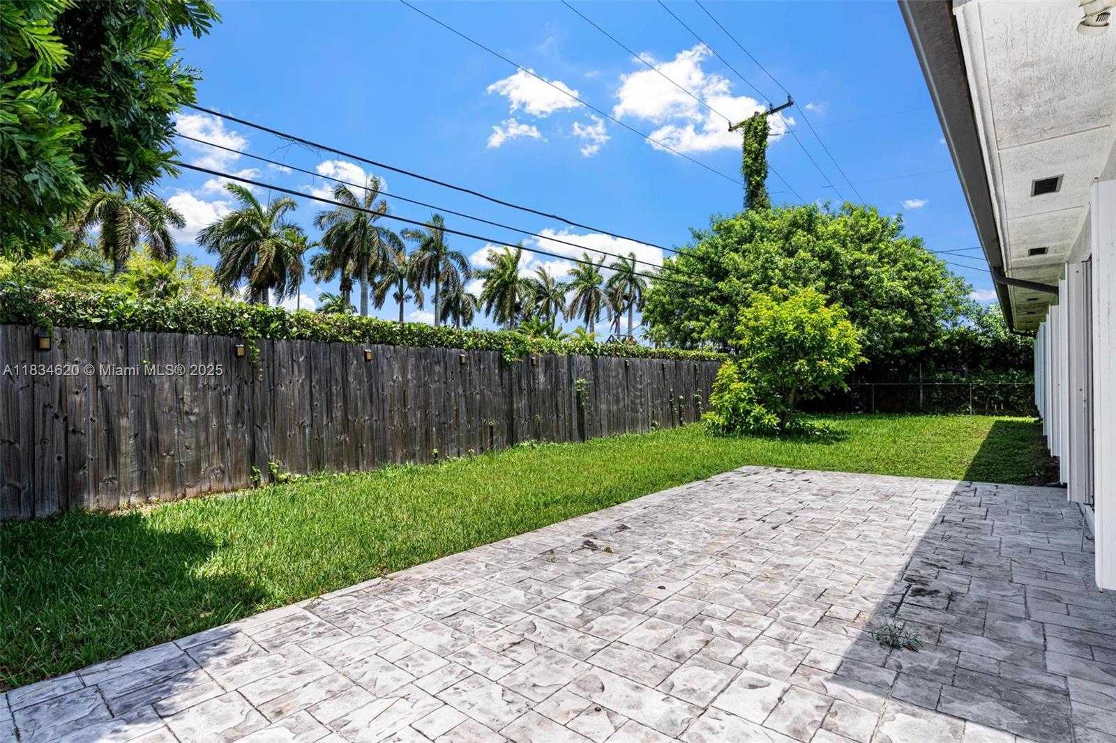 Small Image of 9075 SOUTH WEST 48TH TER, Miami Number 25