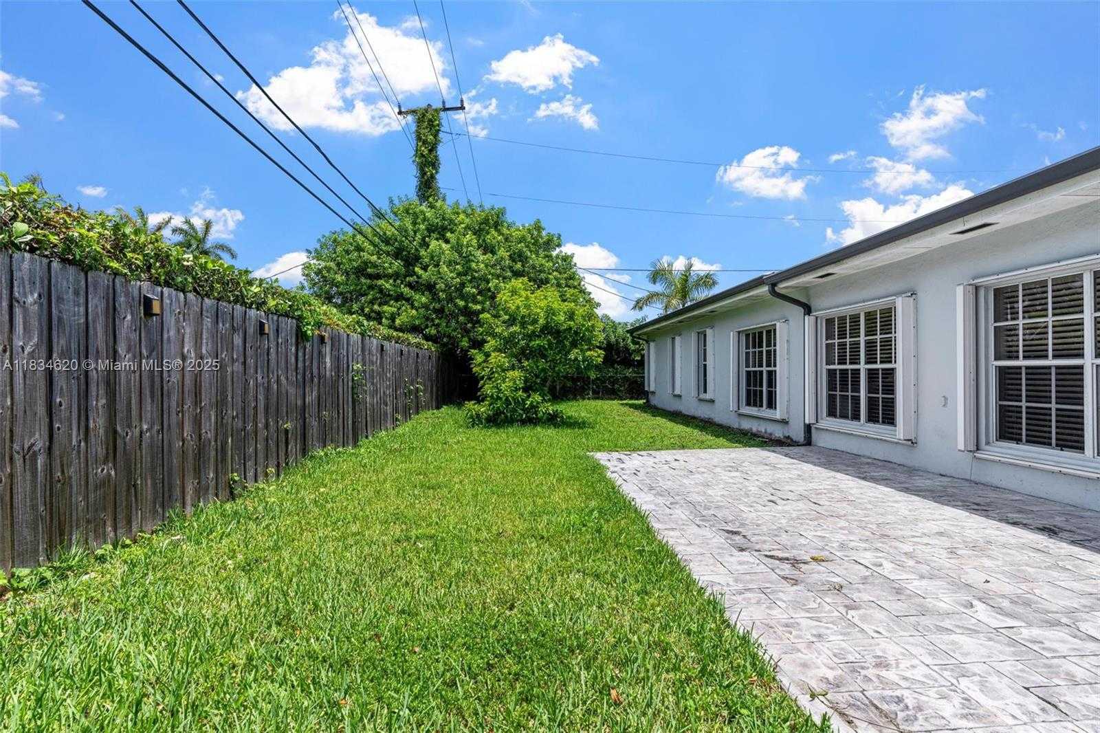 Small Image of 9075 SOUTH WEST 48TH TER, Miami Number 26