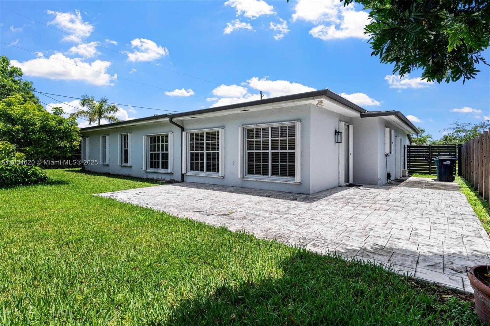 Small Image of 9075 SOUTH WEST 48TH TER, Miami Number 27