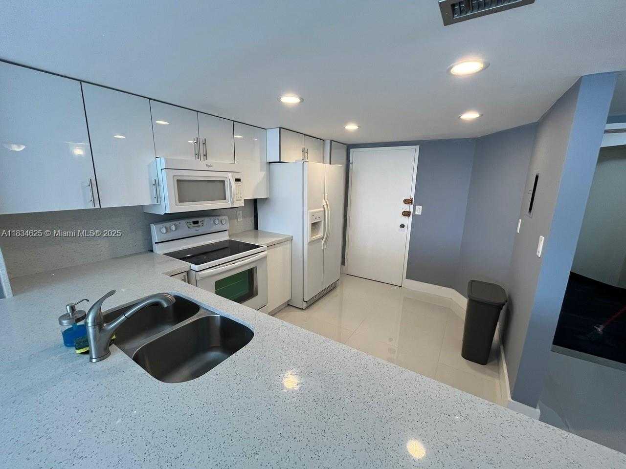 Small Image of 1351 NORTH EAST MIAMI GARDENS DR #422E, Miami Number 2