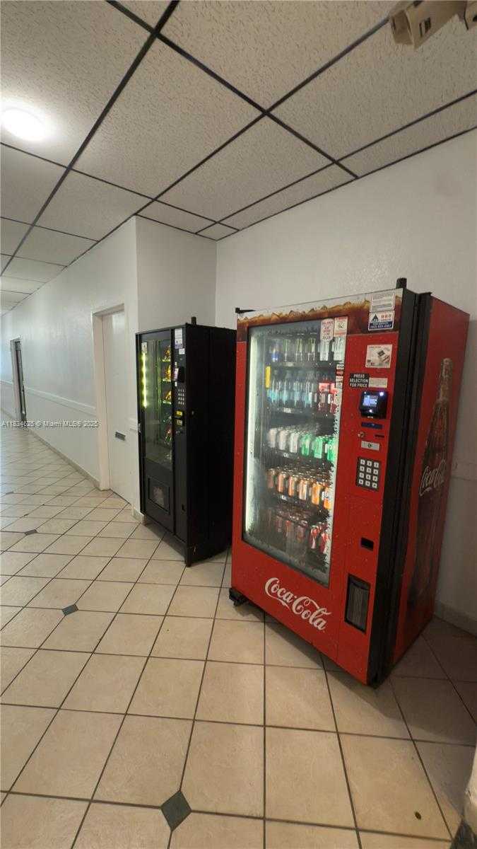 Small Image of 1351 NORTH EAST MIAMI GARDENS DR #422E, Miami Number 24