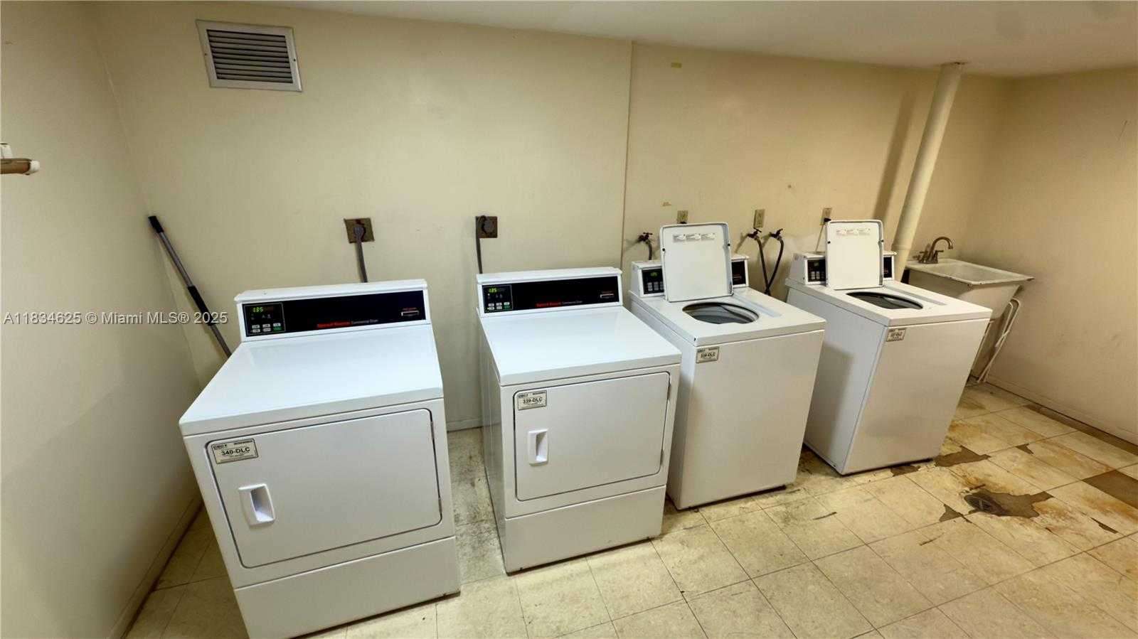 Small Image of 1351 NORTH EAST MIAMI GARDENS DR #422E, Miami Number 26