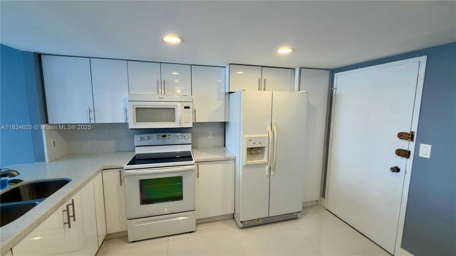 Small Image of 1351 NORTH EAST MIAMI GARDENS DR #422E, Miami Number 3