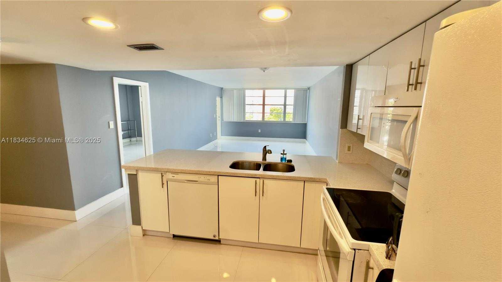 Small Image of 1351 NORTH EAST MIAMI GARDENS DR #422E, Miami Number 5