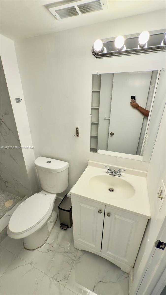 Small Image of 1351 NORTH EAST MIAMI GARDENS DR #422E, Miami Number 7