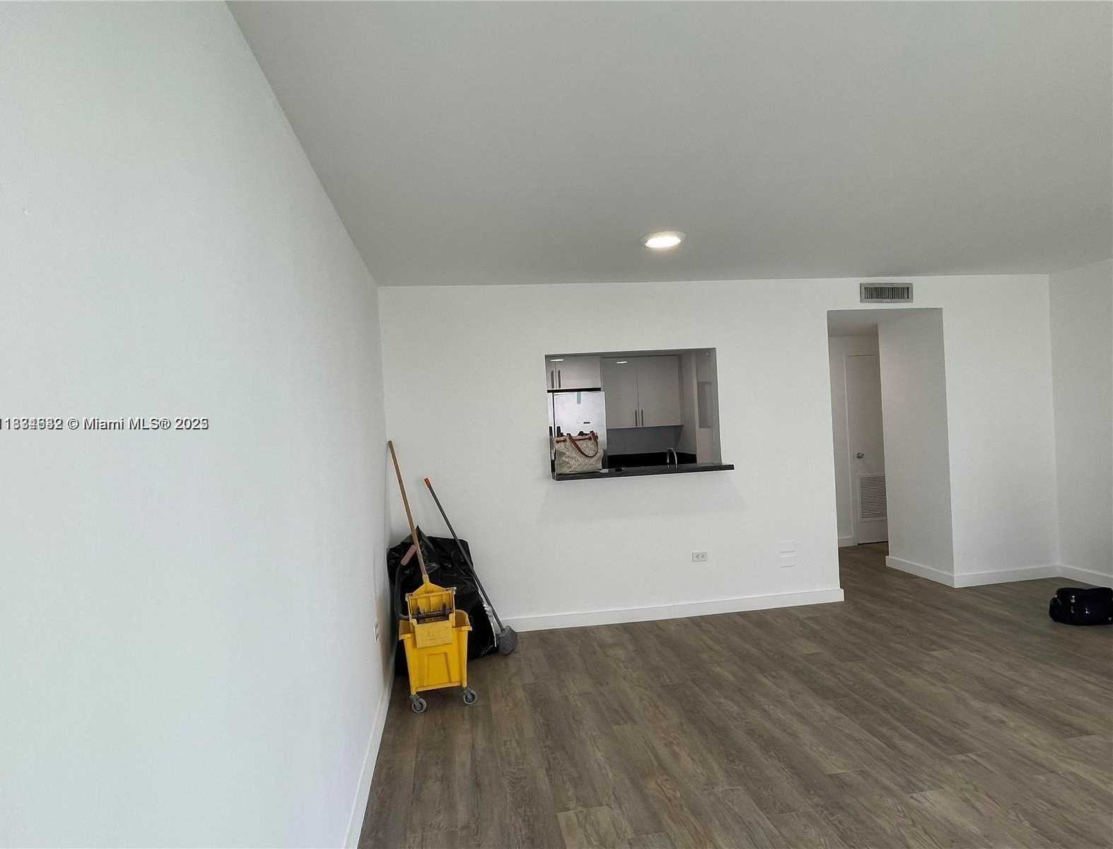 Small Image of 7545 EAST TREASURE DR #5K, North Bay Village Number 11