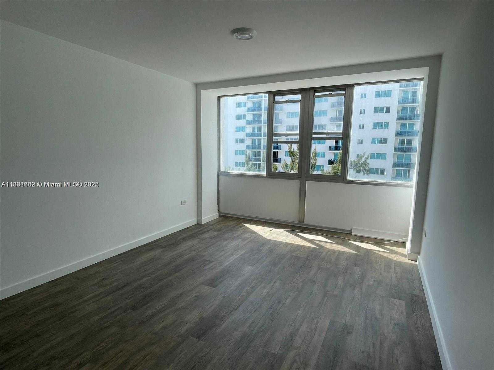 Small Image of 7545 EAST TREASURE DR #5K, North Bay Village Number 4
