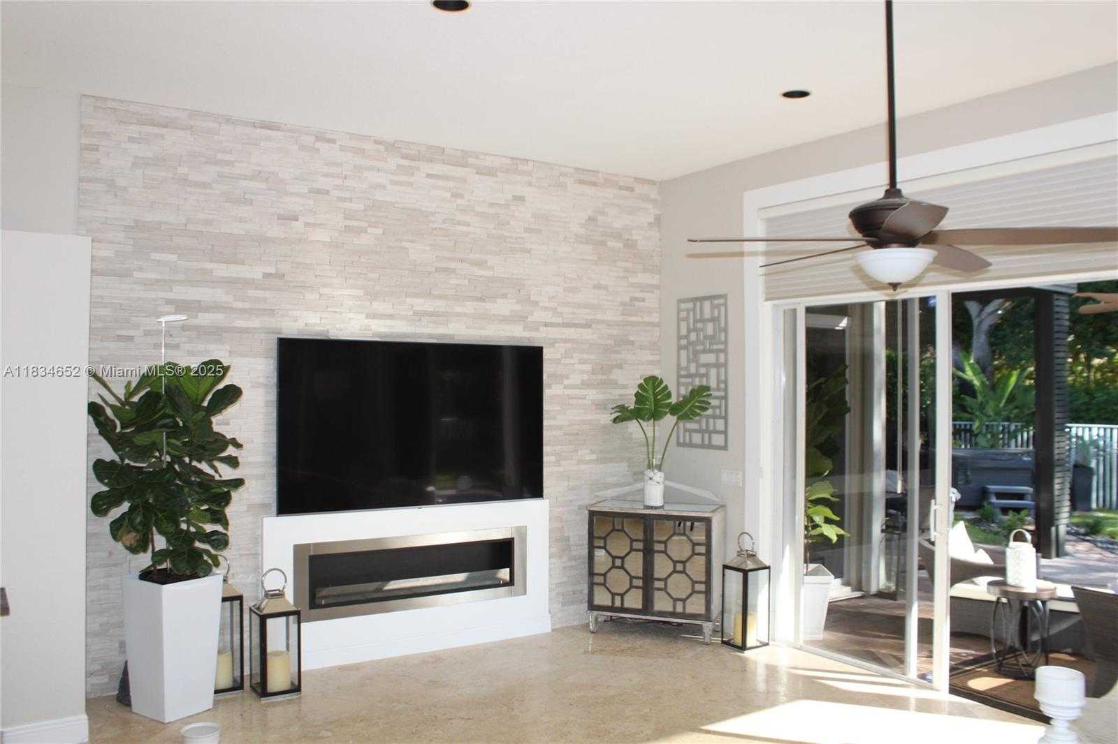 Small Image of 2524 Bay Pointe Ct, Weston, FL 33327, USA Number 15