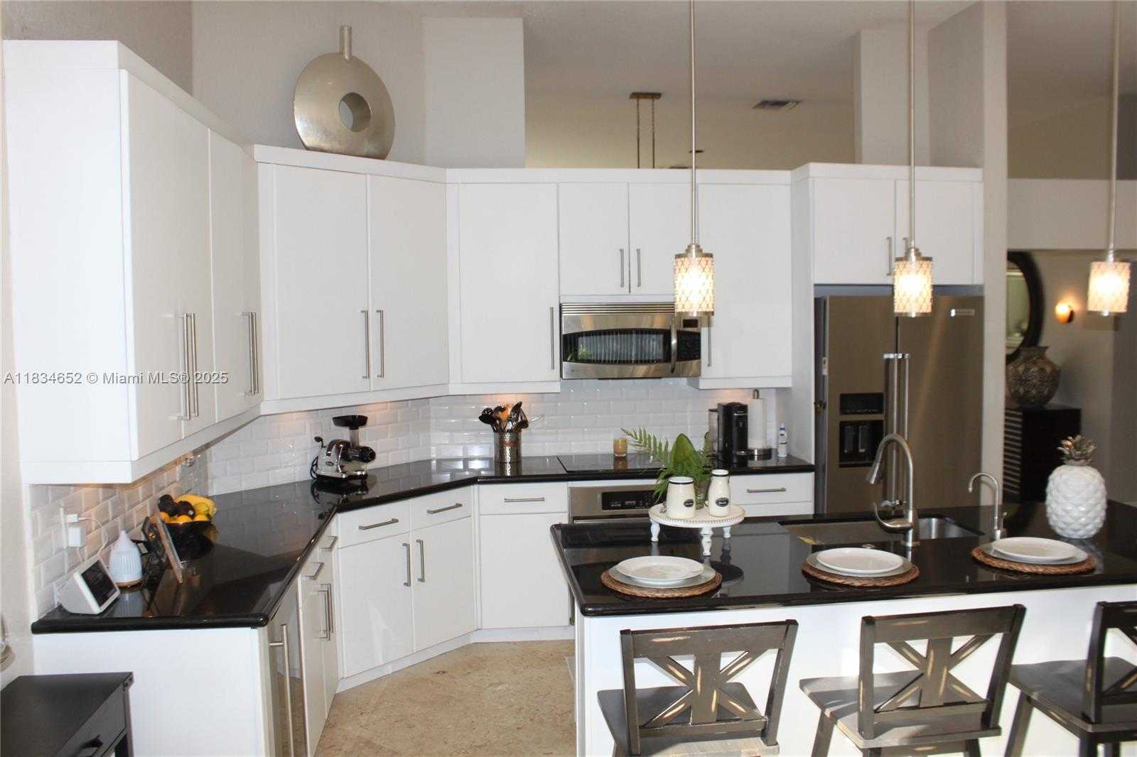 Small Image of 2524 Bay Pointe Ct, Weston, FL 33327, USA Number 18