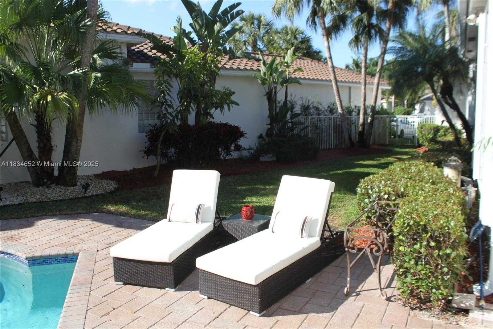 Small Image of 2524 Bay Pointe Ct, Weston, FL 33327, USA Number 4