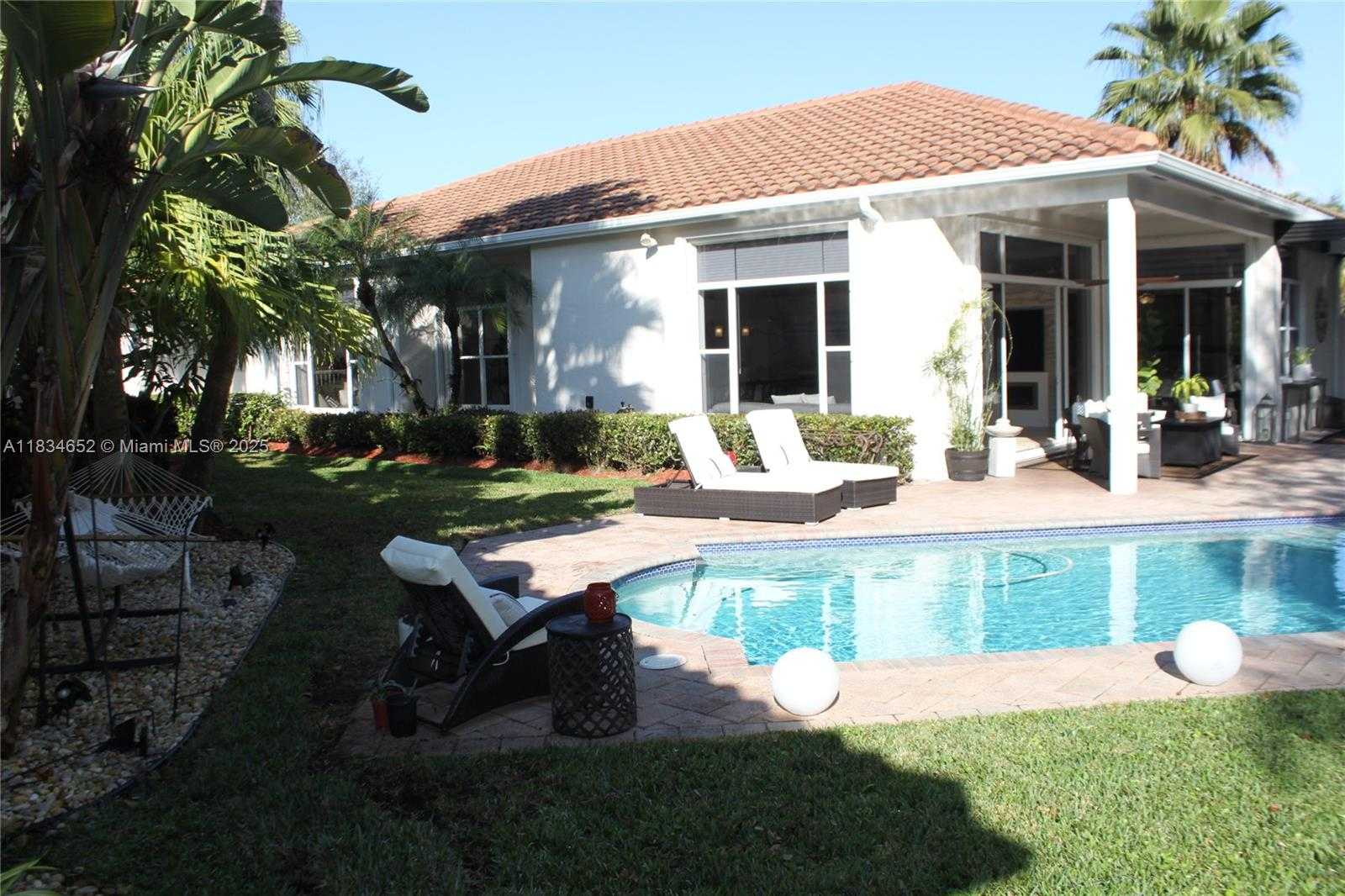 Small Image of 2524 Bay Pointe Ct, Weston, FL 33327, USA Number 6