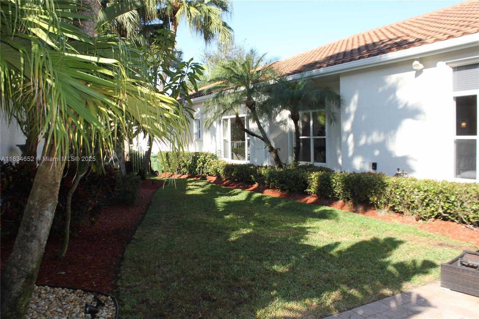 Small Image of 2524 Bay Pointe Ct, Weston, FL 33327, USA Number 7