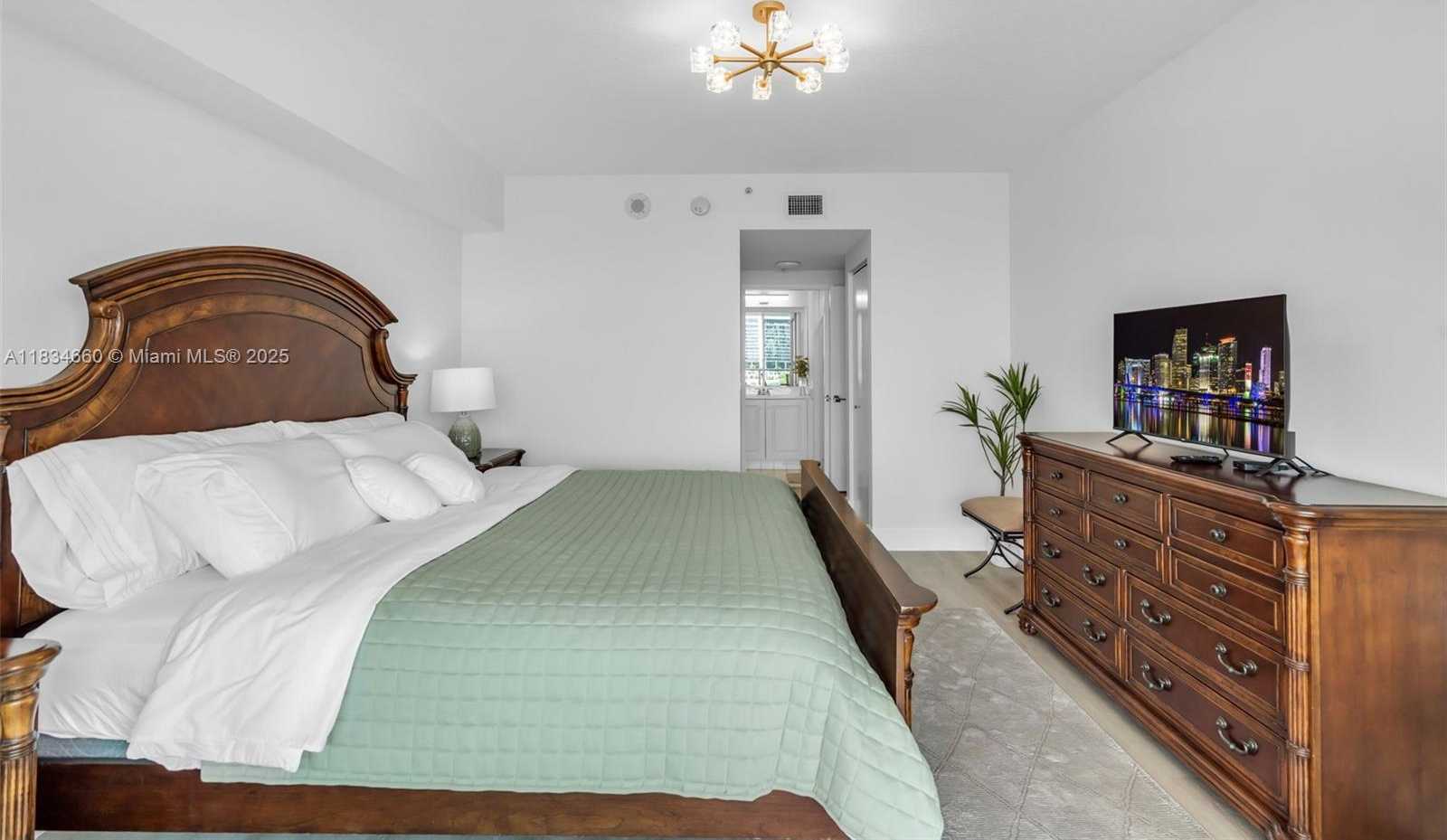 Small Image of 18100 NORTH BAY RD #709, Sunny Isles Beach Number 12