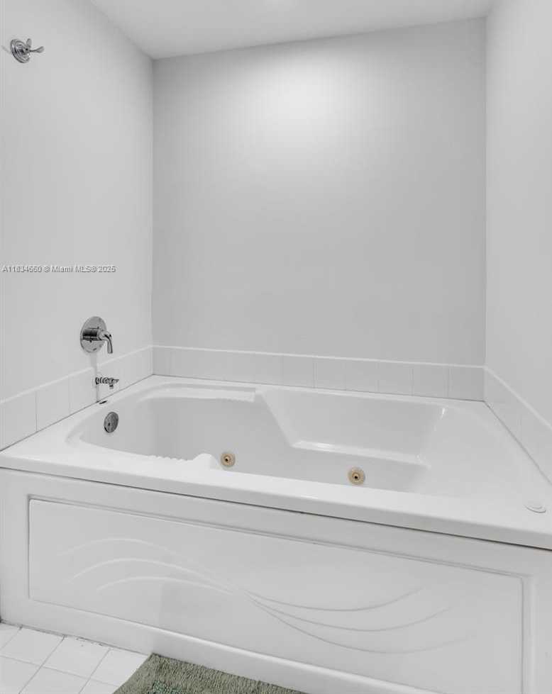 Small Image of 18100 NORTH BAY RD #709, Sunny Isles Beach Number 16