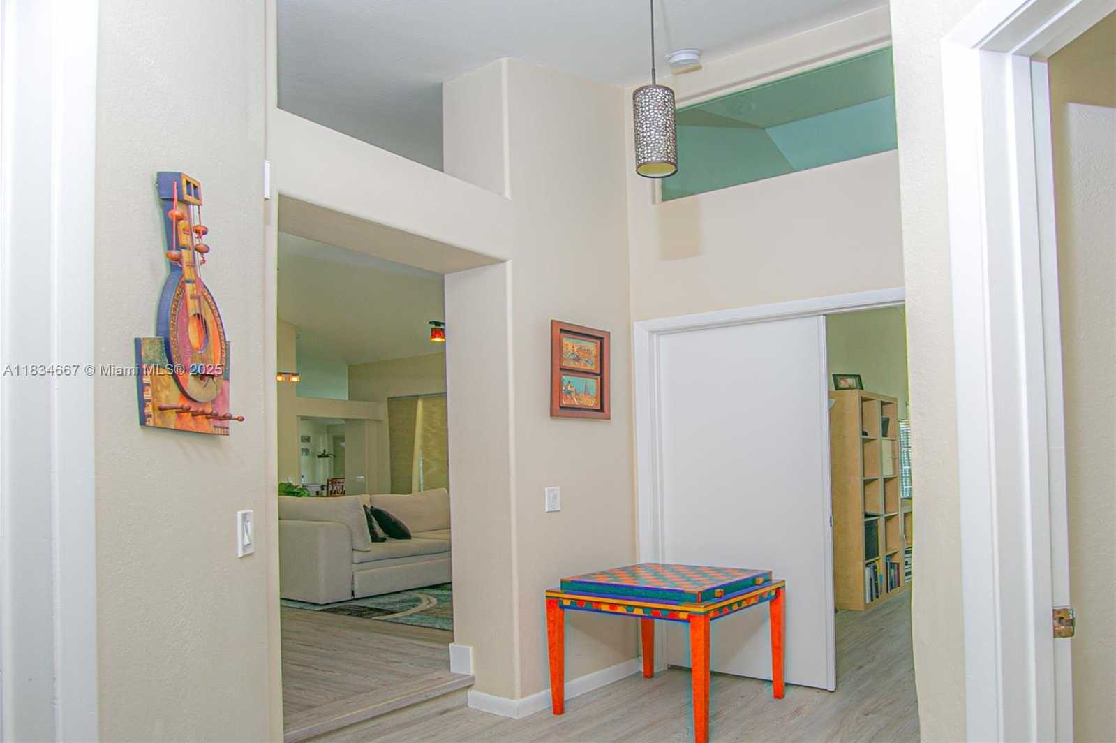 Small Image of 1049 LAGUNA SPRINGS DR, Weston Number 11